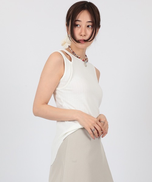 SUWDEE（スーディー）の「asymmetry sleeveless rib tops（タンクトップ・レディース・ダークグレー/ホワイト/ブラック・FREE）」の5枚目の写真