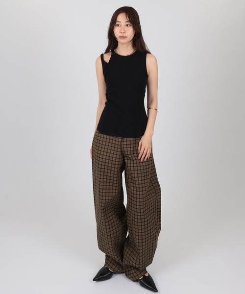 SUWDEE（スーディー）の「asymmetry sleeveless rib tops（タンクトップ・レディース・ダークグレー/ホワイト/ブラック・FREE）」の7枚目の写真