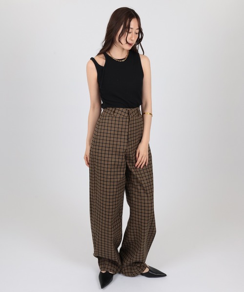 SUWDEE（スーディー）の「asymmetry sleeveless rib tops（タンクトップ・レディース・ダークグレー/ホワイト/ブラック・FREE）」の8枚目の写真