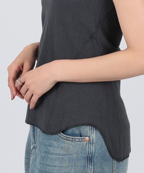 SUWDEE（スーディー）の「asymmetry sleeveless rib tops（タンクトップ・レディース・ダークグレー/ホワイト/ブラック・FREE）」の15枚目の写真