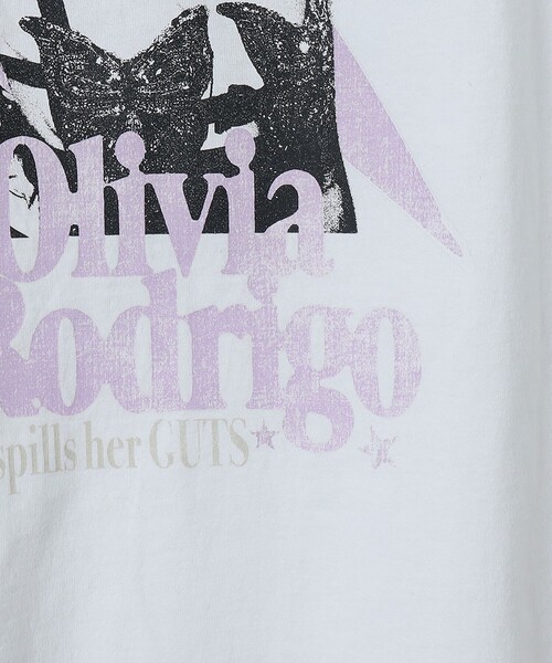 International Gallery BEAMS（インターナショナルギャラリービームス）の「【別注】U/MUSIC × IG / UNDERSONG Olivia Rodrigo グラフィック Tシャツ（Tシャツ/カットソー・メンズ・ブラック/ホワイト・S/M/L）」の4枚目の写真
