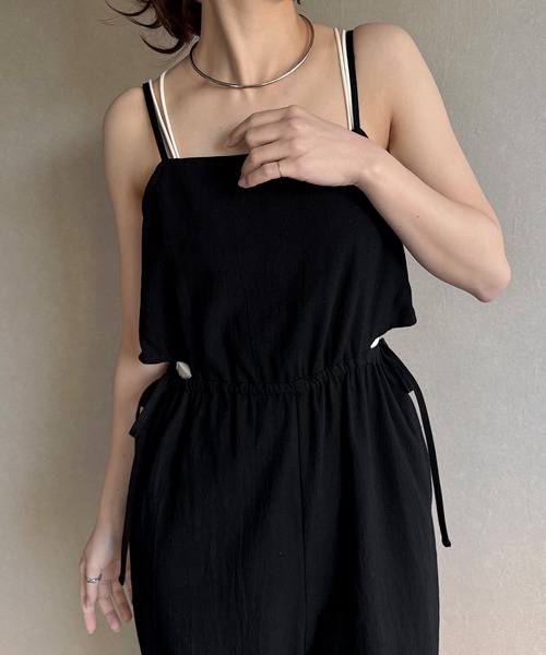 junoah(ジュノア)の「サイドオープンリボンキャミサロペット(サロペット/オーバーオール・レディース・チャコール/ブラック/アイボリー・SMALL/MEDIUM/LARGE)」の3枚目の写真