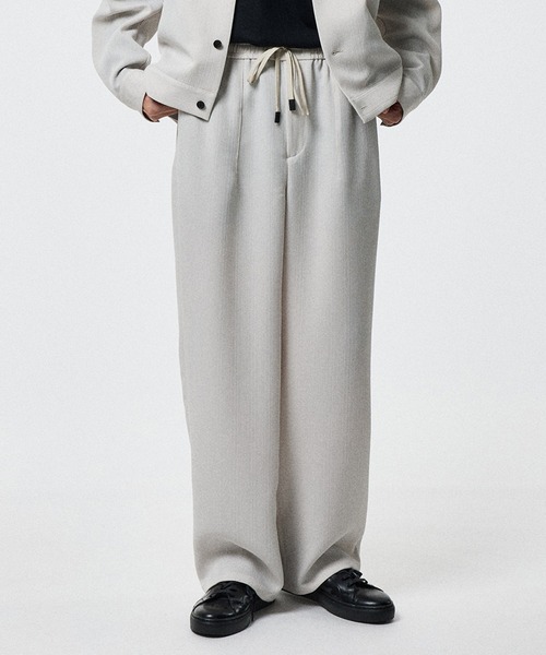 STUDIOUS(ステュディオス)の「PLEATS DOUGI PANTS(スラックス・メンズ・ライトベージュ/ブラック・1/2)」の1枚目の写真