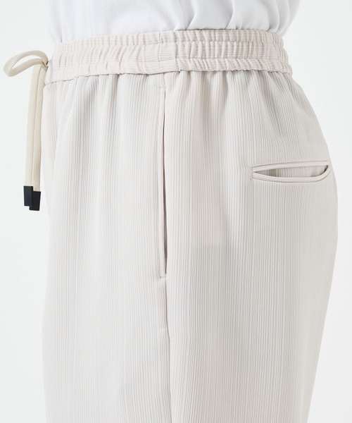 STUDIOUS(ステュディオス)の「PLEATS DOUGI PANTS(スラックス・メンズ・ライトベージュ/ブラック・1/2)」の7枚目の写真