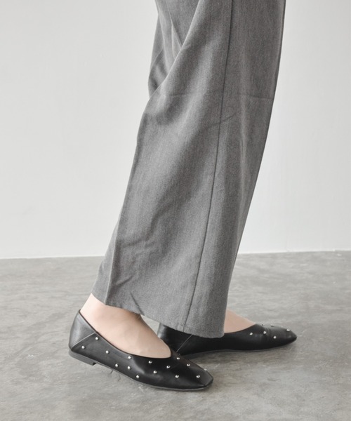 tukn.（トゥクン）の「<2025SS>【tukn.】スタッズパンプス（パンプス・レディース・ブラック/ホワイト・24/22.5/23/23.5/24.5/25）」の5枚目の写真