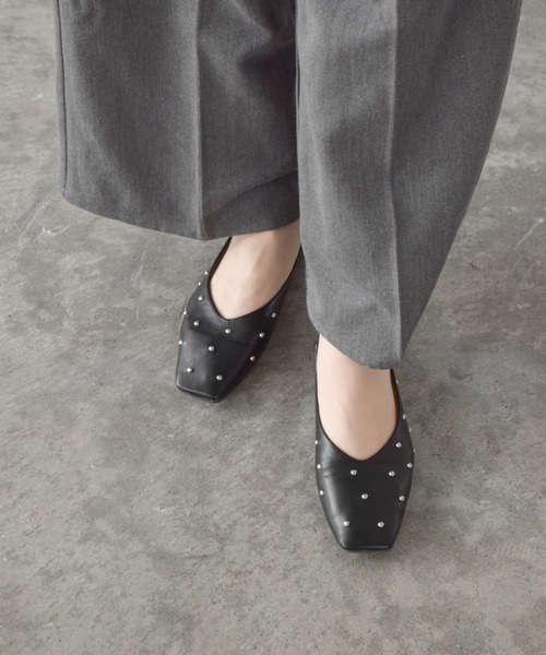 tukn.（トゥクン）の「<2025SS>【tukn.】スタッズパンプス（パンプス・レディース・ブラック/ホワイト・24/22.5/23/23.5/24.5/25）」の7枚目の写真