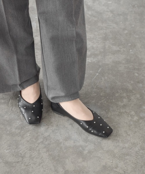 tukn.（トゥクン）の「<2025SS>【tukn.】スタッズパンプス（パンプス・レディース・ブラック/ホワイト・24/22.5/23/23.5/24.5/25）」の8枚目の写真