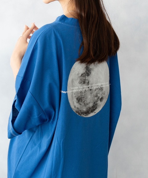 NinaetLina(ニナエリナ)の「フルムーンプリントオーバーサイズTシャツ(Tシャツ/カットソー・レディース・ホワイト/ブラック/ブルー/チャコールグレー・FREE)」の4枚目の写真