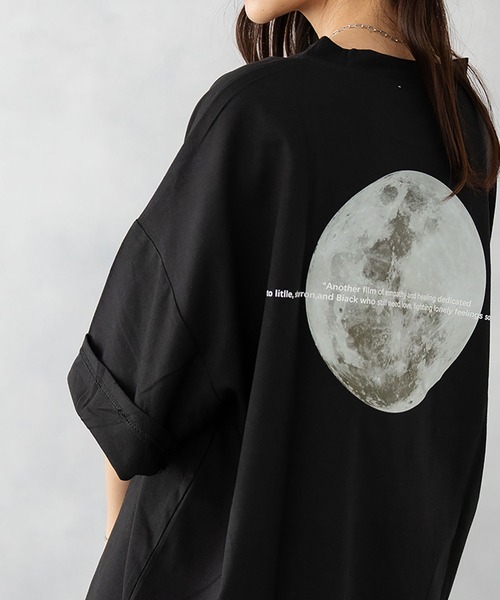 NinaetLina(ニナエリナ)の「フルムーンプリントオーバーサイズTシャツ(Tシャツ/カットソー・レディース・ホワイト/ブラック/ブルー/チャコールグレー・FREE)」の2枚目の写真
