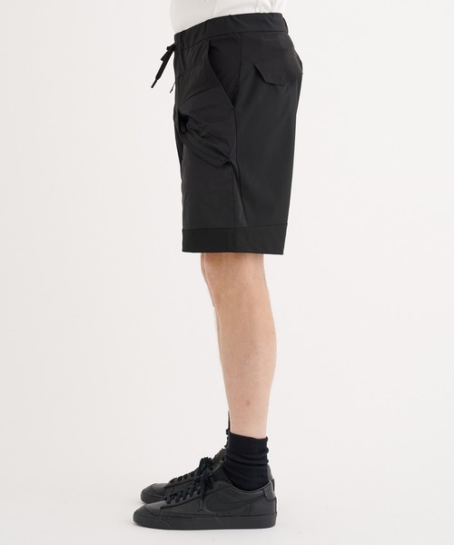 WHITE MOUNTAINEERING(ホワイトマウンテニアリング)の「【White Mountaineering / ホワイトマウンテニアリング】別注 STRETCHED HYBRID SHORT PANTS(その他パンツ・メンズ・ブラック・0/1/2/3)」の4枚目の写真