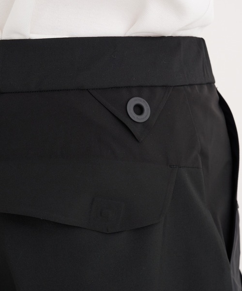 WHITE MOUNTAINEERING(ホワイトマウンテニアリング)の「【White Mountaineering / ホワイトマウンテニアリング】別注 STRETCHED HYBRID SHORT PANTS(その他パンツ・メンズ・ブラック・0/1/2/3)」の8枚目の写真
