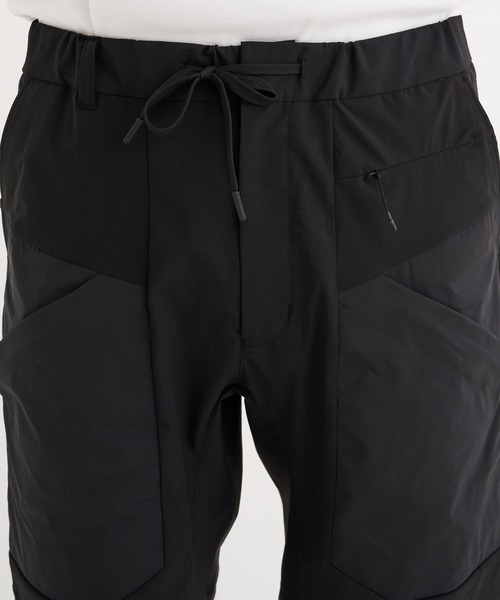 WHITE MOUNTAINEERING(ホワイトマウンテニアリング)の「【White Mountaineering / ホワイトマウンテニアリング】別注 STRETCHED HYBRID SHORT PANTS(その他パンツ・メンズ・ブラック・0/1/2/3)」の6枚目の写真