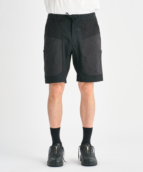 WHITE MOUNTAINEERING(ホワイトマウンテニアリング)の「【White Mountaineering / ホワイトマウンテニアリング】別注 STRETCHED HYBRID SHORT PANTS(その他パンツ・メンズ・ブラック・0/1/2/3)」の16枚目の写真
