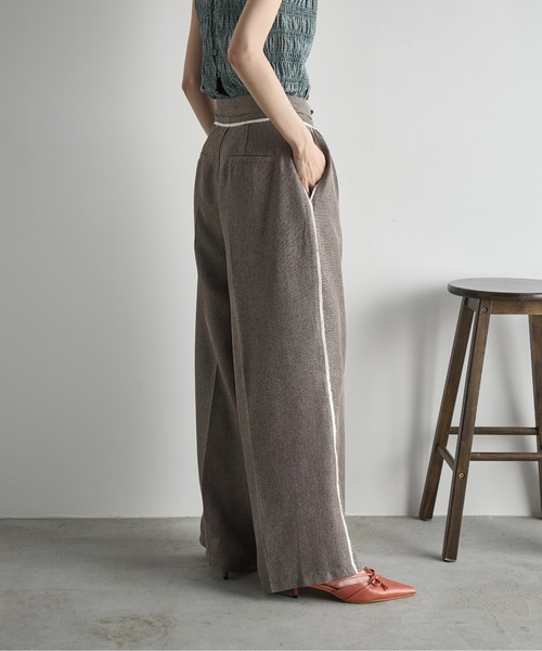 THE YOn(ザヨン)の「リネンライクカットオフパインピングラインタックスラックス(スラックス・レディース・アッシュブラウン/ナチュラル・S/M)」の12枚目の写真