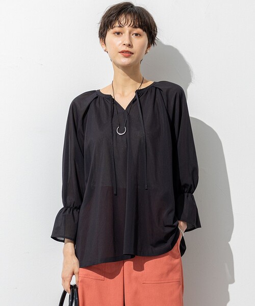 23区(ニジュウサンク)の「【洗える】クリアトリコットジャージー ギャザーデザイン カットソー(Tシャツ/カットソー・レディース・ベージュ系/ダークグリーン系/ブラック系・38)」の2枚目の写真
