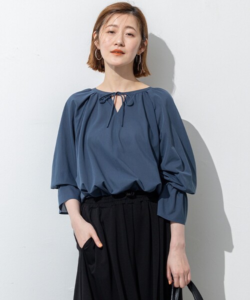23区(ニジュウサンク)の「【洗える】クリアトリコットジャージー ギャザーデザイン カットソー(Tシャツ/カットソー・レディース・ベージュ系/ダークグリーン系/ブラック系・38)」の3枚目の写真