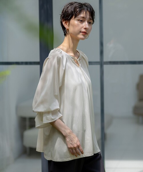 23区(ニジュウサンク)の「【洗える】クリアトリコットジャージー ギャザーデザイン カットソー(Tシャツ/カットソー・レディース・ベージュ系/ダークグリーン系/ブラック系・38)」の5枚目の写真