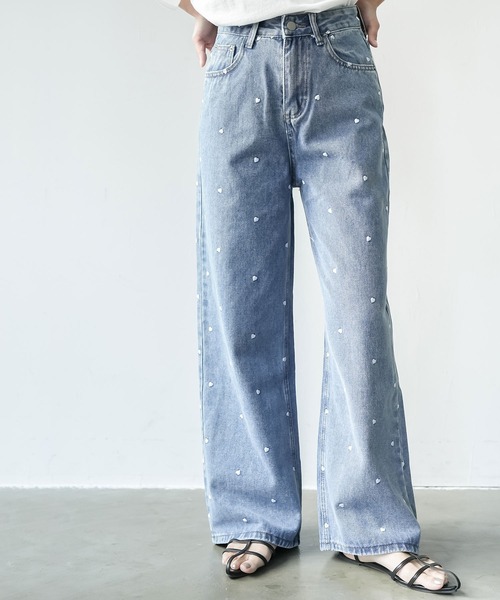 mili an deni(ミリアンデニ)の「ハート刺繍デニムパンツ(デニムパンツ・レディース・ブルー・L/M)」の1枚目の写真