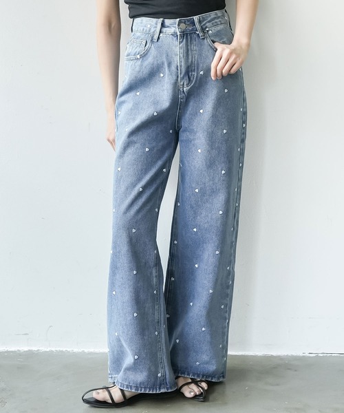 mili an deni(ミリアンデニ)の「ハート刺繍デニムパンツ(デニムパンツ・レディース・ブルー・L/M)」の2枚目の写真