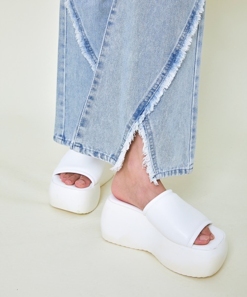 GORGE(ゴージ)の「《斜めフリンジ×美脚フレア》レディース デニムパンツ 個性派アクセント 春夏秋冬(その他パンツ・レディース・ブラック/ライトブルー・F)」の14枚目の写真