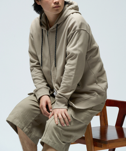 JOINT WORKS(ジョイントワークス)の「MYS MYS/ミースミースCIRCLE ZIP UP HOODIE(パーカー・メンズ・ベージュ/ブラック・LARGE/MEDIUM)」の2枚目の写真
