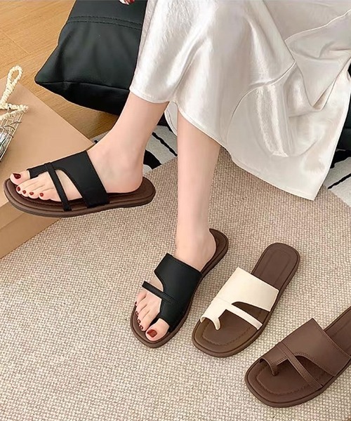 shopnikoniko(ショップニコニコ)の「サムリング サンダル フラット トングサンダル PVC フラットソール アシメサンダル(サンダル・レディース・ブラウン/ブラック/ホワイト・L/M/S)」の4枚目の写真