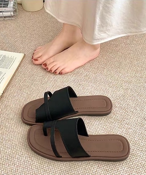 shopnikoniko(ショップニコニコ)の「サムリング サンダル フラット トングサンダル PVC フラットソール アシメサンダル(サンダル・レディース・ブラウン/ブラック/ホワイト・L/M/S)」の8枚目の写真