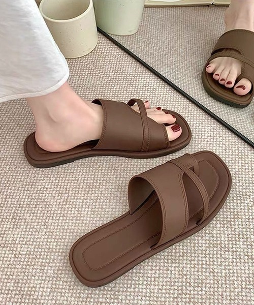 shopnikoniko(ショップニコニコ)の「サムリング サンダル フラット トングサンダル PVC フラットソール アシメサンダル(サンダル・レディース・ブラウン/ブラック/ホワイト・L/M/S)」の15枚目の写真