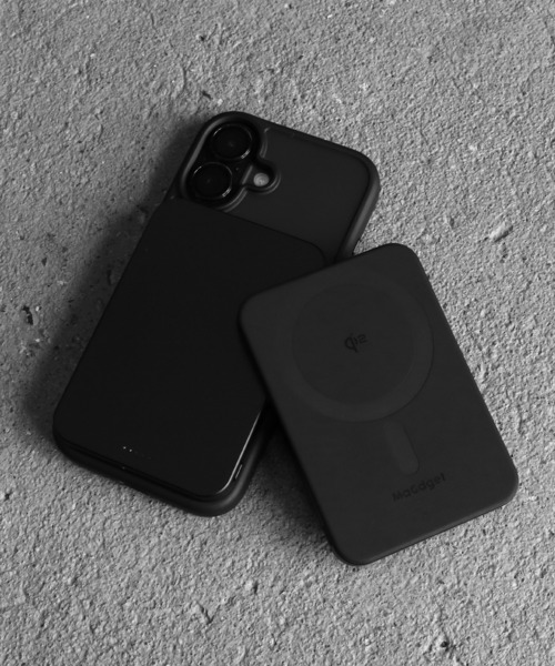 MaGdget(マジェット)の「〈MaGdget/マジェット〉MaGdget Battery 5000mAh Qi2/マジェット バッテリー モバイルバッテリー(スマホグッズ・メンズ・ブラック/シルバー・ONE SIZE)」の1枚目の写真