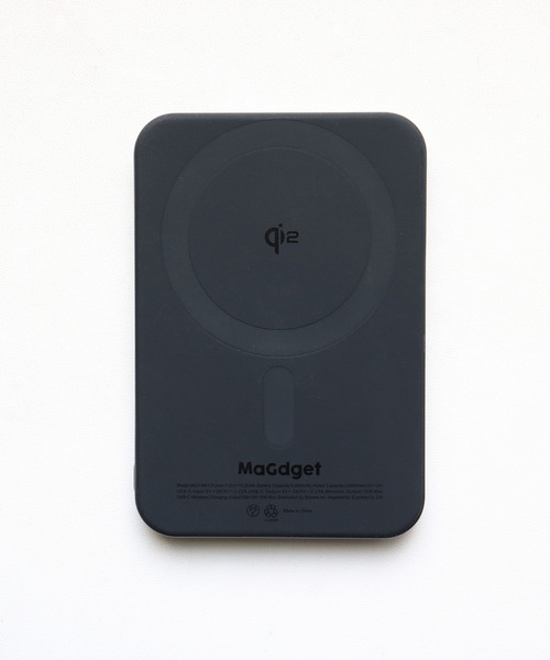 MaGdget(マジェット)の「〈MaGdget/マジェット〉MaGdget Battery 5000mAh Qi2/マジェット バッテリー モバイルバッテリー(スマホグッズ・メンズ・ブラック/シルバー・ONE SIZE)」の4枚目の写真