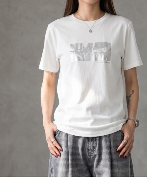Per sist ence(パーシエンス)の「天竺箔プリントTシャツ(Tシャツ/カットソー・レディース・オフホワイト/チャコールグレー/ブラック・ONE SIZE)」の2枚目の写真