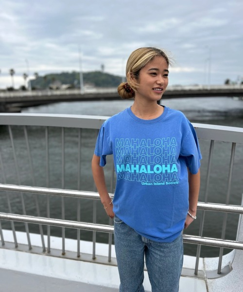 URBAN ISLAND SOCIETY(アーバンアイランドソサエティ)の「【URBAN ISLAND SOCIETY/アーバンアイランドソサエティ】MAHALOHA S/S TEE / マハロハデザインプリント半袖T-シャツ(Tシャツ/カットソー・メンズ・ホワイト/ブラック/ブルー・SMALL/MEDIUM/LARGE/X-LARGE)」の4枚目の写真