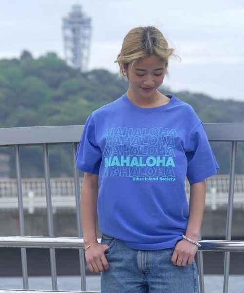 URBAN ISLAND SOCIETY(アーバンアイランドソサエティ)の「【URBAN ISLAND SOCIETY/アーバンアイランドソサエティ】MAHALOHA S/S TEE / マハロハデザインプリント半袖T-シャツ(Tシャツ/カットソー・メンズ・ホワイト/ブラック/ブルー・SMALL/MEDIUM/LARGE/X-LARGE)」の5枚目の写真