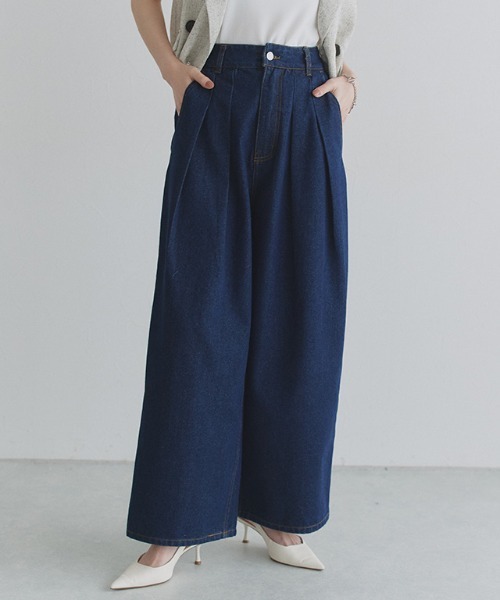 ECLAM(クラム)の「タック ワイド ハイウエスト デニム パンツ(デニムパンツ・レディース・インディゴブルー/ブルー系その他/ブルー・FREE)」の2枚目の写真
