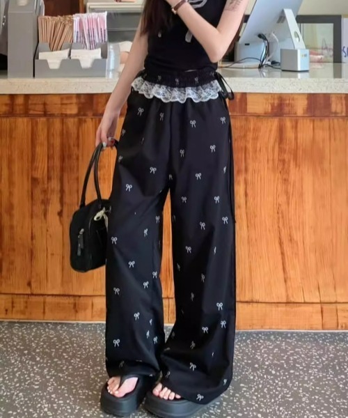 gossip!ロサンゼルス(ゴシップロサンゼルス)の「【Y2Kガーリー】レース×リボンストレートパンツ(スウェットパンツ・レディース・オフホワイト/ブラック・FREE)」の2枚目の写真