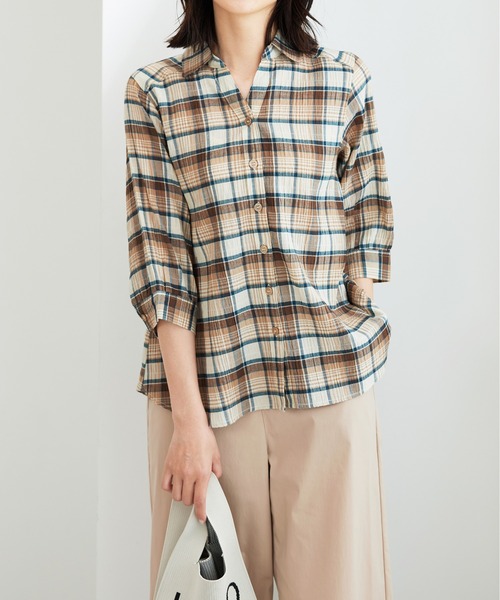 BELLUNA PLUS(ベルーナ)の「スキッパー衿ぽこぽこ素材ブラウス(シャツ/ブラウス・レディース・ホワイト系その他/ブラウン系その他/ブルー・MEDIUM/LARGE/X-LARGE)」の2枚目の写真