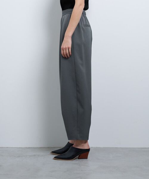 LANVIN en Bleu(ランバンオンブルー)の「トリアセツイルコクーンパンツ(その他パンツ・レディース・チャコールグレー/ブラック/イエロー・36/38)」の13枚目の写真