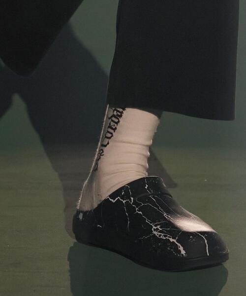 OOFOS（ウーフォス）の「OOFOSxChildren of the discordance / OOcloog ウークロッグ サンダル（サンダル・メンズ・ブラック・26/25/29/28/27）」の16枚目の写真