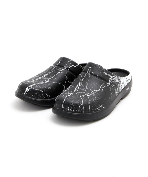 OOFOS（ウーフォス）の「OOFOSxChildren of the discordance / OOcloog ウークロッグ サンダル（サンダル・メンズ・ブラック・26/25/29/28/27）」の4枚目の写真