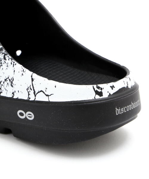 OOFOS（ウーフォス）の「OOFOSxChildren of the discordance / OOcloog ウークロッグ サンダル（サンダル・メンズ・ブラック・26/25/29/28/27）」の11枚目の写真