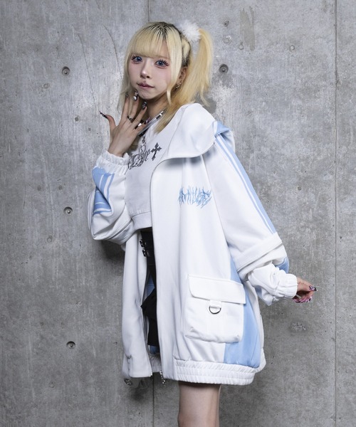 Amilige(アミリージュ)の「ハトメベルト付きライン入りZIPトップス(パーカー・レディース・ブラック×パープル/ブラック×ホワイト/ホワイト・FREE)」の19枚目の写真