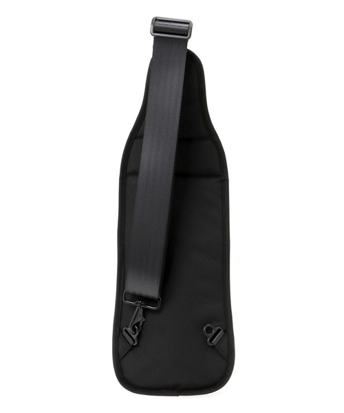 Manhattan Portage BLACK LABEL(マンハッタンポーテージ ブラックレーベル)の「NORTH FORK CROSS BODY BAG(ボディバッグ/ウエストポーチ・メンズ・ブラック・SMALL)」の4枚目の写真