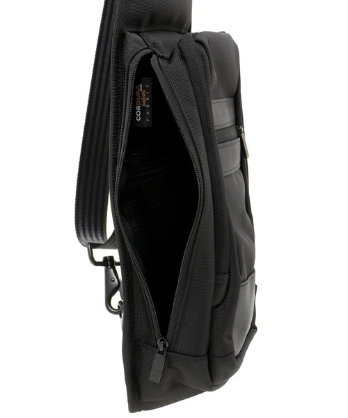Manhattan Portage BLACK LABEL(マンハッタンポーテージ ブラックレーベル)の「NORTH FORK CROSS BODY BAG(ボディバッグ/ウエストポーチ・メンズ・ブラック・SMALL)」の7枚目の写真