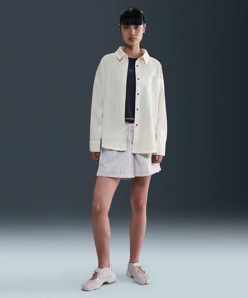 NIKE（ナイキ）の「ナイキ スポーツウェア ウィメンズ オーバーサイズド ジャカード ストライプ ボタンダウン シャツ / Nike Sportswear Women's Oversized Jacquard Striped Button-Down Shirt HV1957-110 Pale Ivory（シャツ/ブラウス・レディース・アイボリー・XL/L/M/S/XS）」の9枚目の写真