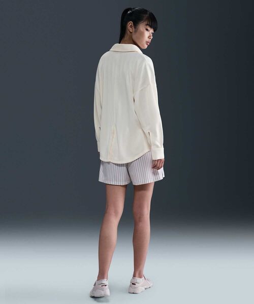 NIKE（ナイキ）の「ナイキ スポーツウェア ウィメンズ オーバーサイズド ジャカード ストライプ ボタンダウン シャツ / Nike Sportswear Women's Oversized Jacquard Striped Button-Down Shirt HV1957-110 Pale Ivory（シャツ/ブラウス・レディース・アイボリー・XL/L/M/S/XS）」の10枚目の写真