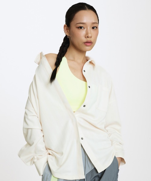 NIKE（ナイキ）の「ナイキ スポーツウェア ウィメンズ オーバーサイズド ジャカード ストライプ ボタンダウン シャツ / Nike Sportswear Women's Oversized Jacquard Striped Button-Down Shirt HV1957-110 Pale Ivory（シャツ/ブラウス・レディース・アイボリー・XL/L/M/S/XS）」の3枚目の写真