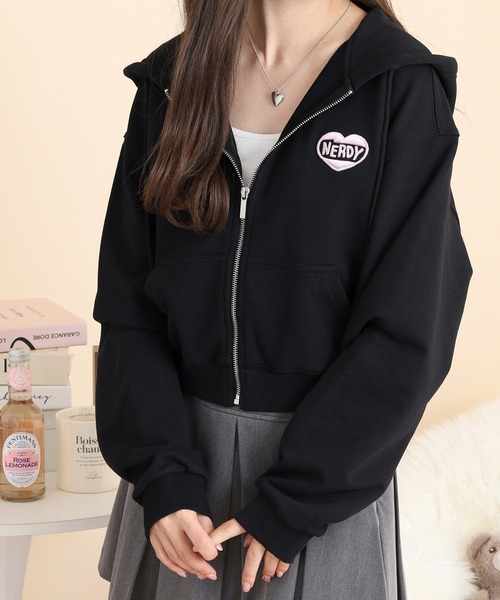 NERDY(ノルディ)の「ソフレクロップドフーディージップアップ(パーカー・レディース・ブラック/ベージュ/ホワイト/ブルー・SS/S/M)」の5枚目の写真