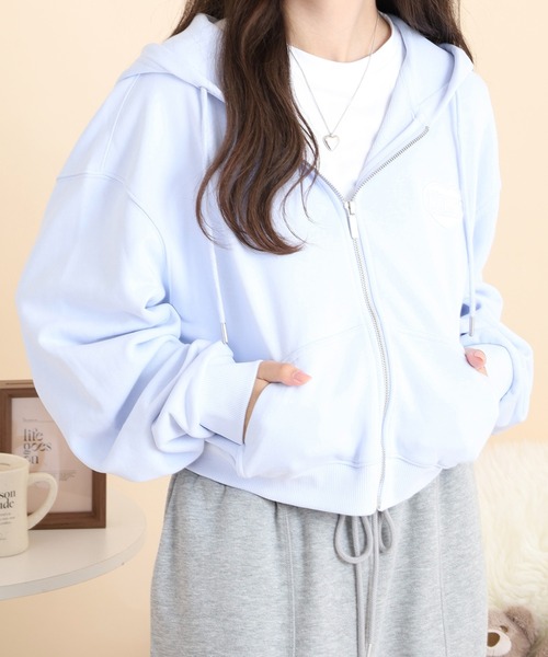 NERDY(ノルディ)の「ソフレクロップドフーディージップアップ(パーカー・レディース・ブラック/ベージュ/ホワイト/ブルー・SS/S/M)」の12枚目の写真