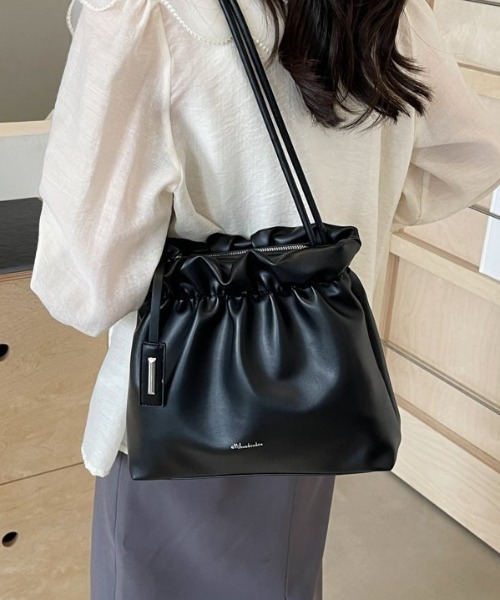 yuue' ( wear )(ユーイ)の「ギャザーフリルショルダーバッグ(ショルダーバッグ・レディース・アイボリー/ブラック・FREE)」の1枚目の写真