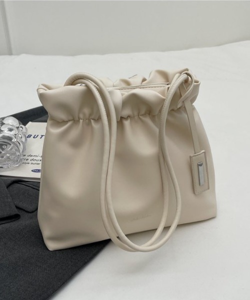 yuue' ( wear )(ユーイ)の「ギャザーフリルショルダーバッグ(ショルダーバッグ・レディース・アイボリー/ブラック・FREE)」の9枚目の写真